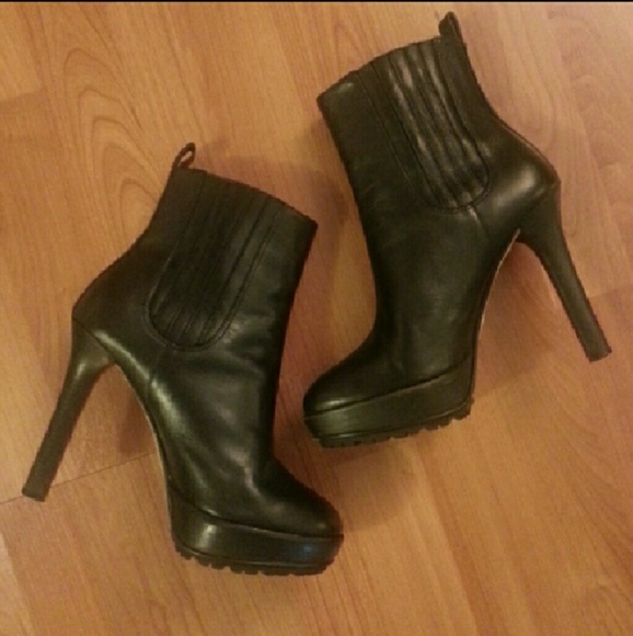 Michael Kors Heeled Leather Boots - Picture 2 of 8